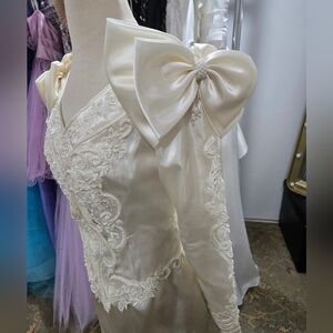 Vintage Ivory Wedding Gown, Long Sleeves, Detachable train